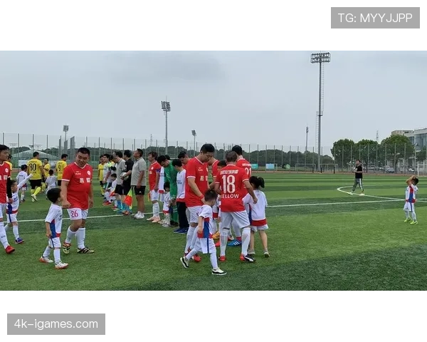 草根足球教练培训引入欧冠压迫数据案例,推动战术理念普及 草根足球教练培训引入欧冠压迫数据案例,推动战术理念普及